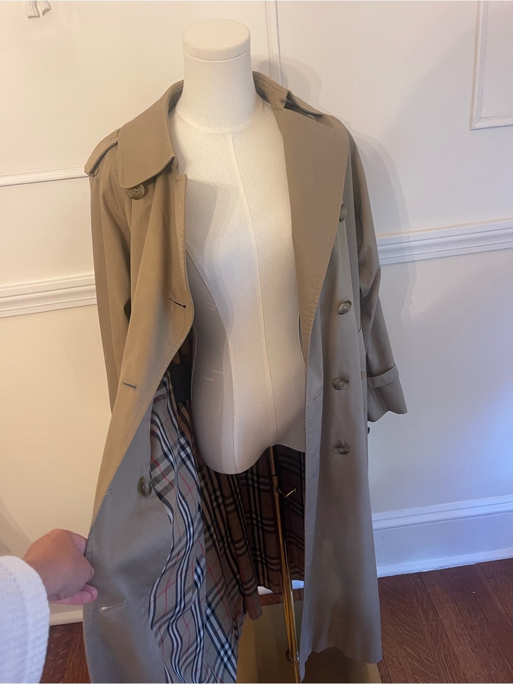 Burberry Khaki Double-Breasted Trench Coat with Waist Belt - Picture 4 of 16